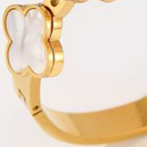 Bracciale Charm alla Moda Placcato Oro in Acciaio Inossidabile con Design a Piccoli Fiori, Gioielli da Donna - Product Image 5