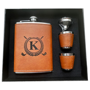 Pengiring pengantin Modern Font hitam terukir 6 oz Set kotak hadiah termos pinggul baja tahan karat - Product Image 1