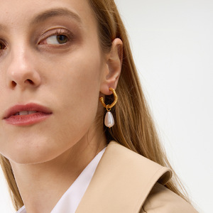 Pendientes de Aro con Perlas en Forma de Lágrima, Acero Inoxidable Dorado, Joyería para Uso Diario para Mujer - Product Image 3