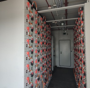 Sistema de Energía Solar Híbrido Fuera de la Red con Almacenamiento de Batería de Onda Sinusoidal Pura de 30-500kW para el Hogar - Product Image 2