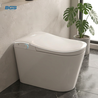 WC intelligent monobloc blanc à double chasse électrique avec capteur automatique et télécommande, compatible S-Trap/P-Trap