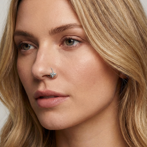 Pendientes <span class=keywords><strong>de</strong></span> Acero Quirúrgico 316L con Diseño <span class=keywords><strong>de</strong></span> Abejita para Cartílago del Trago y Piercing <span class=keywords><strong>de</strong></span> <span class=keywords><strong>Nariz</strong></span> - Product Image 3