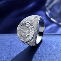 Bague Signet Hip Hop Fashion pour Fête, Bijou Sertie de Zircons Baguette en Grappe pour Hommes et Femmes