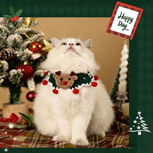 Conjunto de Pañuelo y Gorro Navideño para Mascotas - Decoración Navideña Tejida en Verde y Rojo para Perros y Gatos Pequeños, Medianos y Grandes - Product Image 1