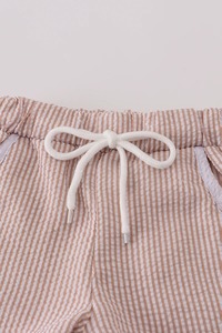 Ensemble de shorts à rayures Seersucker marron blanc léger et respirant avec haut assorti Vêtements d'été décontractés pour garçons - Product Image 4
