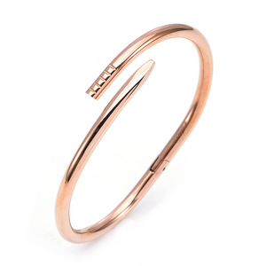 हॉट सेलिंग फैशन टाइटेनियम स्टील स्पाइक ब्रैसलेट डायमंड लक्जरी स्टेनलेस स्टील बहुमुखी जोड़े गैर-फिडिंग स्क्रू नाखून - Product Image 5