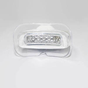 Appareil de <span class=keywords><strong>blanchiment</strong></span> <span class=keywords><strong>dentaire</strong></span> à domicile le plus vendu avec lumière LED sans fil et gouttières en silicone – Emballage personnalisé, commande en gros - Product Image 4