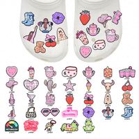 Bricolage rose PVC breloque de chaussure mignon dessin animé en caoutchouc sabots décorations en plastique ornements de chaussures pour personnaliser les cadeaux de fête pour fille