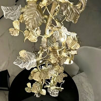 Lustre moderne artistique en forme de longue branche de feuille avec cristaux de luxe et design LED pour hall d'hôtel, villa et projets résidentiels