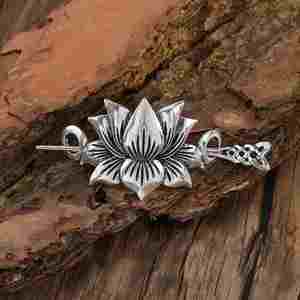 Barrette à cheveux vintage en argent motif lotus, design bohème spirituel, détails floraux complexes, parfaite pour les styles bohèmes, élégante - Product Image 5