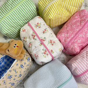 <b>Cute</b> and stylish adorable <b>bear</b>-shaped makeup bag, high-capacity skincare product organizer, cartoon portable toiletry bag. - Product Image 4