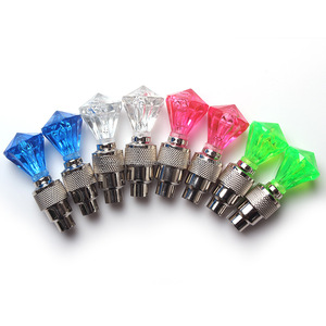 Luces LED intermitentes de colores superbrillantes para montar en bicicleta al aire libre, lámpara de radios de rueda <span class=keywords><strong>impermeable</strong></span>, válvula de forma de 2 piezas alimentada por batería - Product Image 2