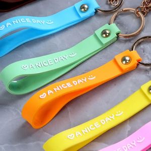 Porte-clés en silicone personnalisé en gros, bracelet porte-clés étanche avec impression couleur et logo, bracelet porte-clés en silicone - Product Image 1