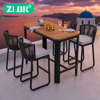 Chaise de bar d'extérieur moderne de luxe en aluminium tressé avec accoudoirs en teck, résistante aux intempéries, pour hôtel, complexe hôtelier, salle à manger, salon