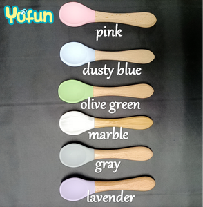 Cuillère et fourchette pour tout-petits en silicone de qualité alimentaire avec manche en bois, couleur personnalisée OEM, matériau résistant à la chaleur, cuillères à long manche - Product Image 4