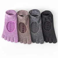Chaussettes de yoga à cinq orteils avec logo personnalisé, antidérapantes, chaussettes de Pilates avec talon ouvert pour l'entraînement en studio