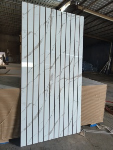 Panel de <span class=keywords><strong>MDF</strong></span> Ranurado con Recubrimiento UV de Alto Brillo, con Tiras de Aluminio Insertadas de 15mm, 16mm y 18mm, Lámina de <span class=keywords><strong>MDF</strong></span> <span class=keywords><strong>Ranurada</strong></span> con Melamina - Product Image 5