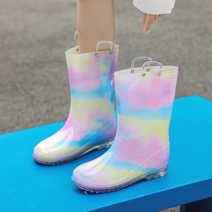 Nouveau modèle bottes de <span class=keywords><strong>pluie</strong></span> en caoutchouc pour enfants portable filles mode arc-en-ciel chaussures imperméables <span class=keywords><strong>22</strong></span>-40 grande <span class=keywords><strong>taille</strong></span> famille haute qualité usine - Product Image 3