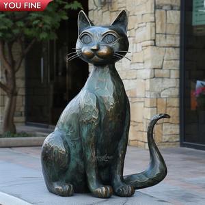 Escultura de Bronce Personalizada de Gato Acostado en el Césped - Product Image 6