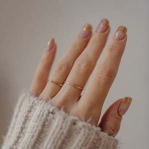 Exquisita joyería mate Anillo de mujer de circonita de plata esterlina minimalista hipoalergénico chapado en oro de 18 quilates - Product Image 4