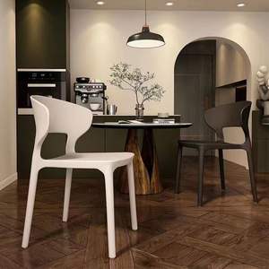 كرسي طعام بلاستيكي، أثاث منزلي، تصميم بسيط وعصري، قابل للتكديس، مبتكر مع مسند للظهر، مناسب للاستخدام في غرفة الطعام والخارج - Product Image 1