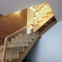 Escalier en bois moderne en forme de L pour l'intérieur avec main courante et rampes personnalisables