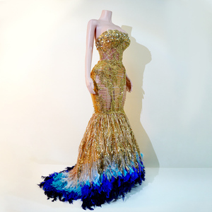 Vestido de sirena de lujo al por mayor con lentejuelas doradas, dobladillo de plumas azules, pedrería pesada y perlas, traje de actuación para cantante, disfraz de escenario - Product Image 4