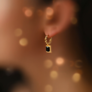 Pendientes de Aro Dorados con Cristal Negro Corte Esmeralda y Engaste de Bisel de Diamantes de Imitación, Estilo Geométrico Clásico para Mujer - Product Image 2