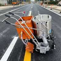 Machine de marquage routier à peinture froide autopropulsée avec largeur de pulvérisation réglable