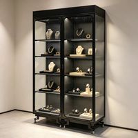 Vitrine à bijoux éclairée par LED avec dimensions personnalisables, construction durable, matériaux écologiques, nettoyage facile