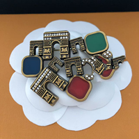 Broche de luxe pour femme, motif floral, perles, lettres CC, bijou décoratif, cadeau, broche lettre double C