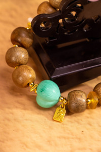 Bracelet pour femme en bois d'agarwood naturel indonésien Huang Qinan, boule en bois, kunzite, cadeau authentique pour la fête de Qixi - Product Image 3