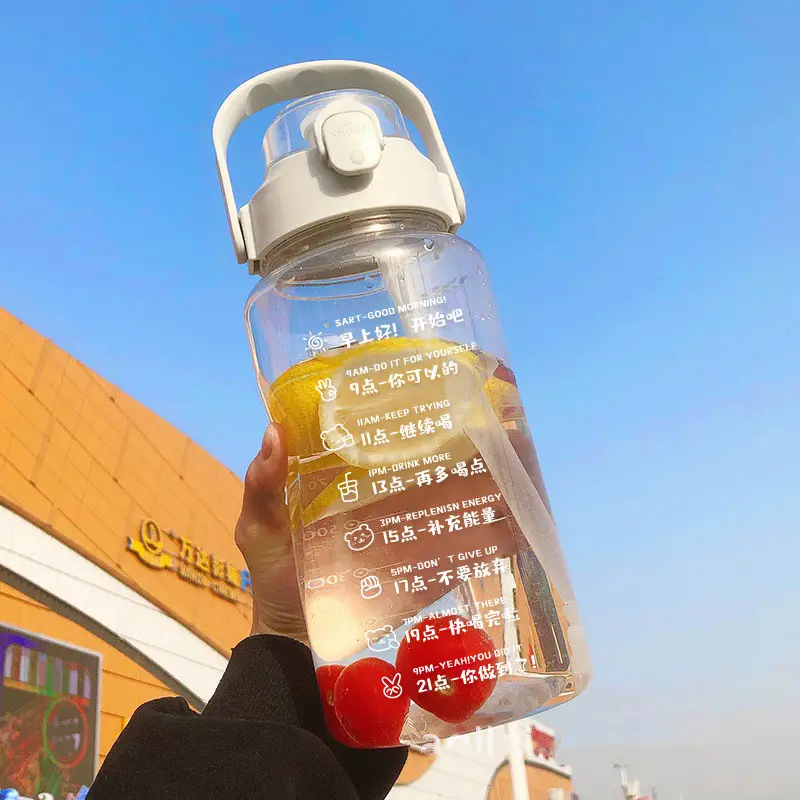 أحدث تصميم لزجاجة مياه بلاستيكية بسعة كبيرة مع شفاطة لتذكيرك لشرب الماء