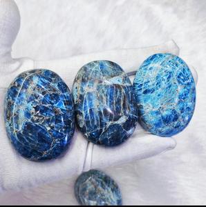 Pierres de palmier roulées en apatite bleue naturelle en gros pour la méditation et la thérapie par les cristaux - Product Image 2