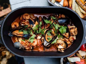 Cast <strong>Iron</strong> <strong>Cooking</strong> Pot Pre-seasoned Cast <strong>Iron</strong> Casserole 2-in-1 Pre-Seasoned Cast <strong>Iron</strong> Dutch Oven
