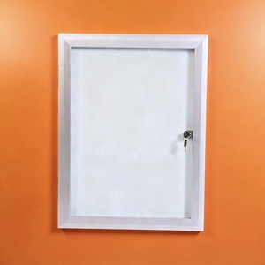 Tableau d'affichage mural de qualité professionnelle avec <span class=keywords><strong>porte</strong></span> en verre transparent et serrure à clé pour une protection sécurisée des contenus - Product Image 1