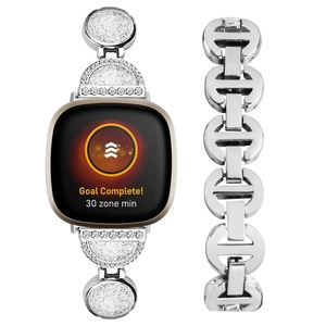 <span class=keywords><strong>Fitbit</strong></span> <span class=keywords><strong>Versa</strong></span> <span class=keywords><strong>3</strong></span>/Sense <span class=keywords><strong>Versa</strong></span> 4/Sense 2 Quicksand Glitter Diamond Metal Watch Band用のユニークな円形デザインのステンレススチールストラップ - Product Image 3