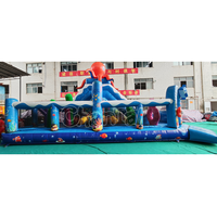 Grande structure gonflable sur le thème du monde sous-marin avec toboggan aquatique et château gonflable à obstacles Fun City