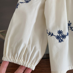 2025 primavera nuovo stile Casual coreano due pezzi Set da ragazza Mori camicia da bambola ricamata a maniche lunghe con cuore solido <span class=keywords><strong>pantaloni</strong></span> a zampa - Product Image 4