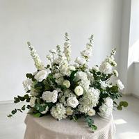 Vente en gros de fleurs artificielles pour allée de mariage bordeaux, verdure, guirlandes blanches et roses, chemin de table fleuri, décorations de mariage
