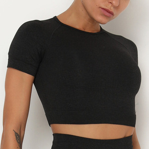 Haut court sans couture à manches courtes noir en polyester anti-humidité pour femme, idéal pour le yoga et le fitness, taille S - Product Image 2