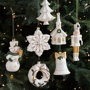 Vente en gros de pendentifs décoratifs de Noël en plastique, Père Noël, bonhomme de neige, flocon de neige, casse-noisette, pour la décoration des fêtes de Noël - Product Image 5