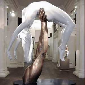 Statua in Metallo Grande Personalizzata per Parchi: Scultura Moderna in Bronzo con Mano che Afferra, Raffigurante una Ragazza che Ti Ferma <span class=keywords><strong>se</strong></span> Cadesti - Product Image 1