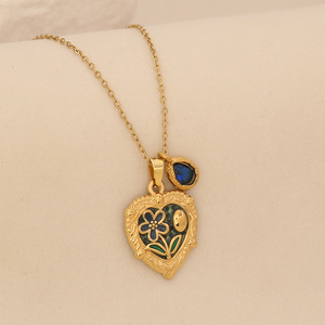 Collana con Ciondolo a Cuore in Acciaio Inossidabile Vintage, Elegante e Retrò, Gioiello di Lusso Leggero per Donne - Product Image 5