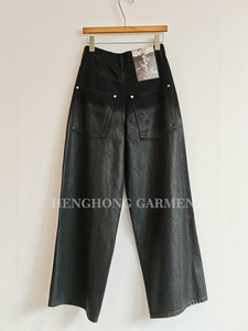 <span class=keywords><strong>Pantalon</strong></span> en jean Y2K Streetwear <span class=keywords><strong>noir</strong></span> brillant enduit, taille haute, coupe ample, jambe large, finition cirée, effet cuir pour <span class=keywords><strong>femme</strong></span> - Product Image 4