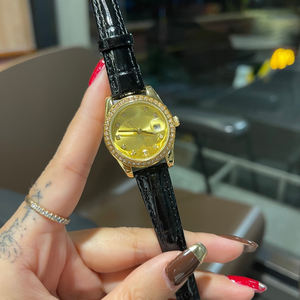 Montre de luxe pour femme à quartz, bracelet en cuir et acier inoxydable, avec accents de diamants et cadran à aiguilles - Product Image 1