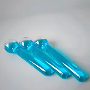 Masajeador de vidrio de refrigeración, globo de hielo de colores azules con líquido anticongelante en el interior