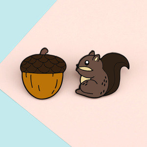 Broche Écureuil Mignonne Japonaise en Métal, Accessoire de Sac pour Couple, Décoration de Sac à Dos pour Écolière - Product Image 2