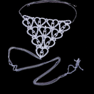 Conjunto de Lencería de Lujo a la Moda con Cadena Corporal Chapada en Oro y Adornos de Diamantes de Imitación para Discoteca, Ideal para las Amorosas Aventuras de las Celebridades - Product Image 6
