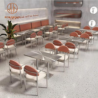 Café à manger ensemble de meubles de café chaises à structure en métal argenté avec siège blanc et dossiers orange avec tables en acier inoxydable